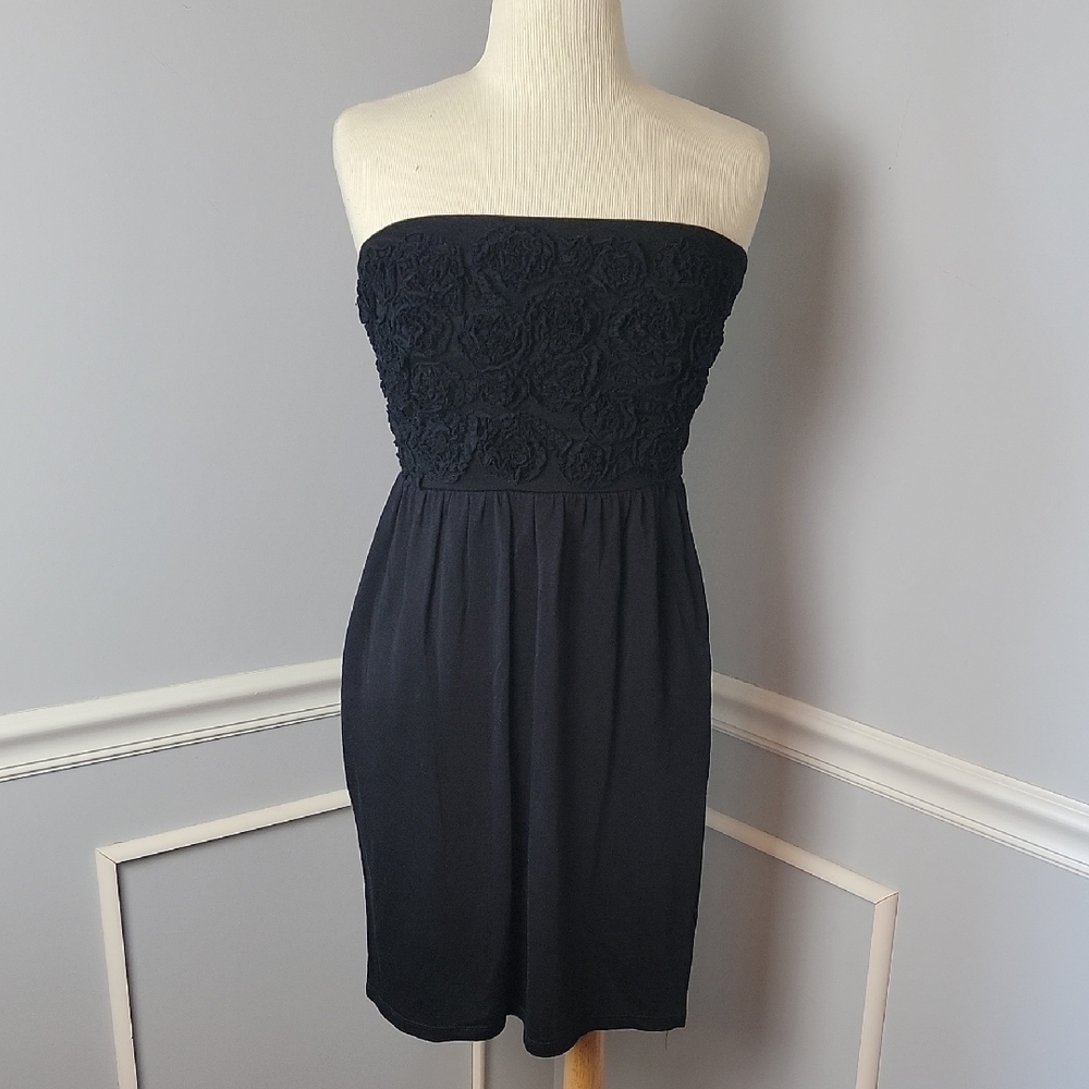 Black Strapless Rosette Appliqué Bust Flowy Mini‎ Summer Going Out Casual Dress